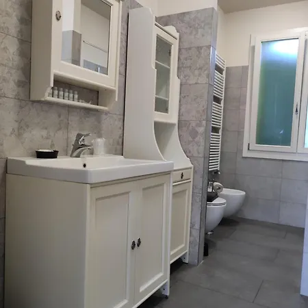 Braschi 8 Bed and Breakfast *